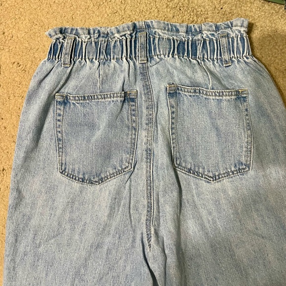 Forever 21 High Rise Light Denim Jeans - Picture 6 of 7